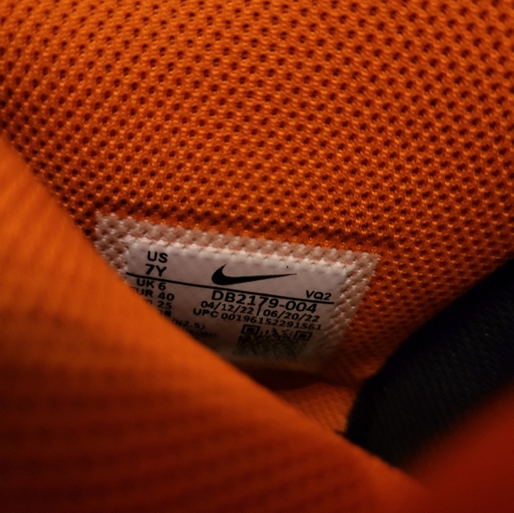 Sneakers - Picture 5 of 5